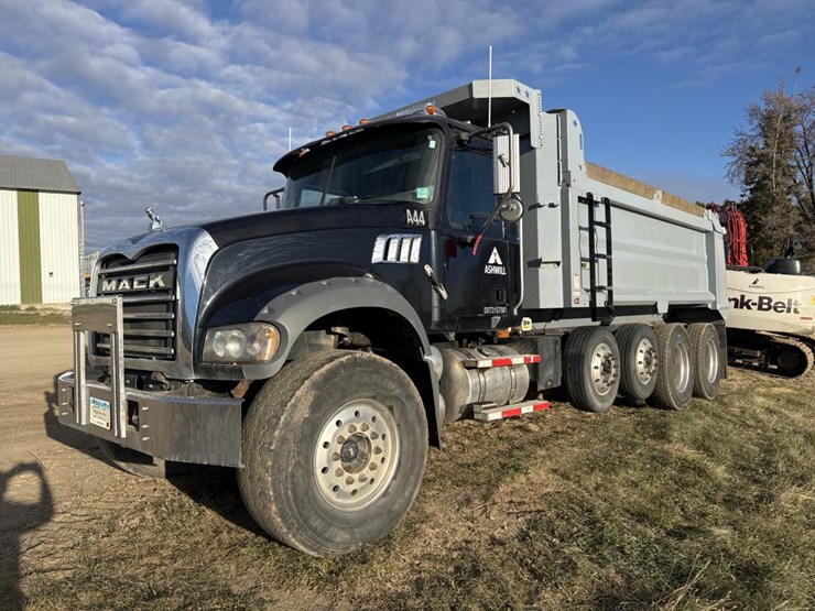 #1463-•-2007-mack-quad-axle-dump-truck-image-1
