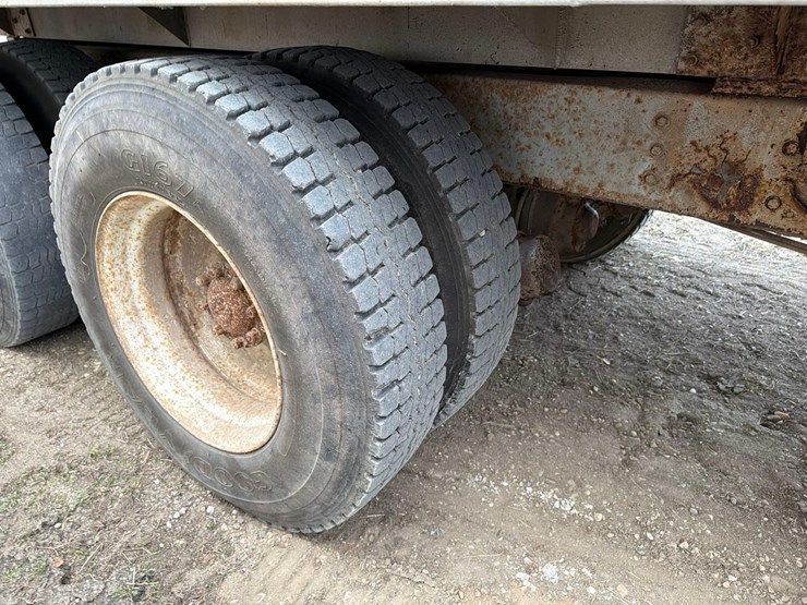 1979-international-f227-image-21