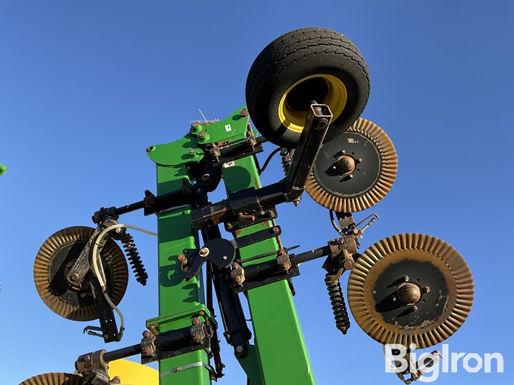 2014-john-deere-2510l-image-19