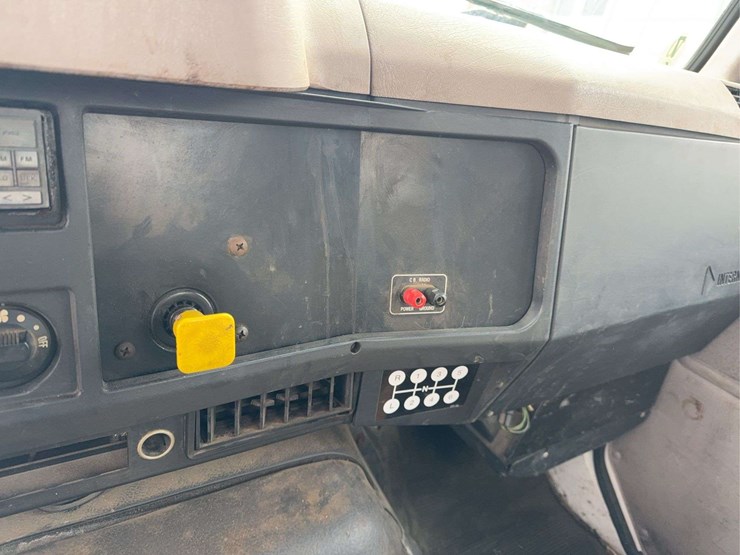 1997-international-4900-image-35