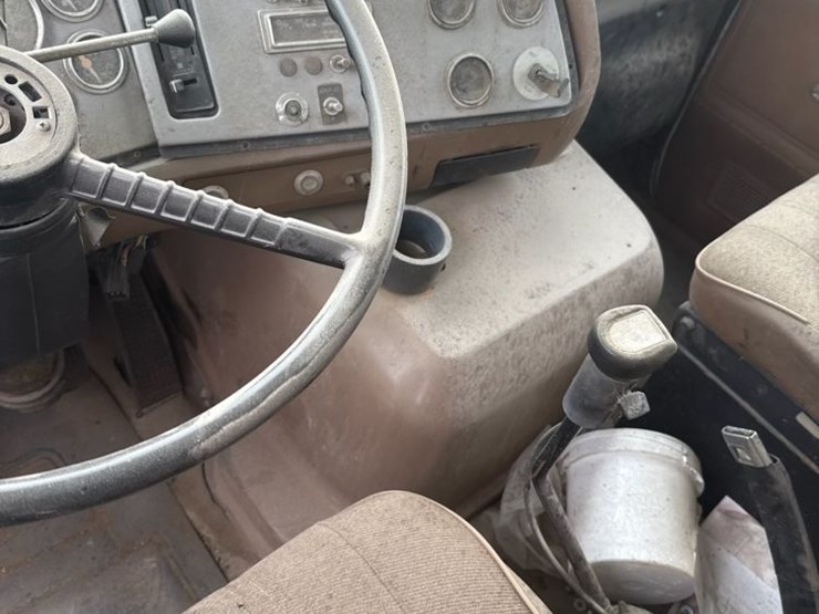 1995-ford-l9000-image-12