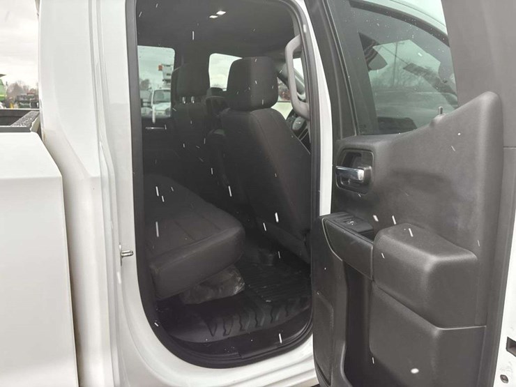 2024-chevrolet-1500-image-18