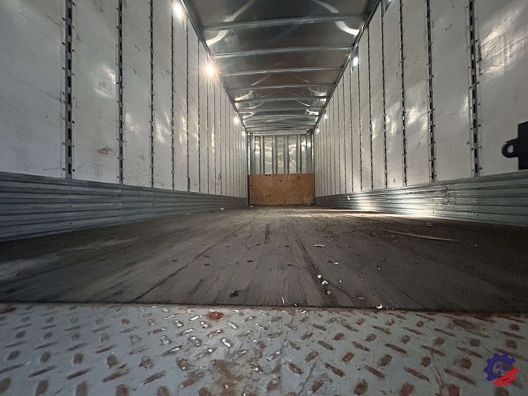 2017-stoughton-28-ft-image-16