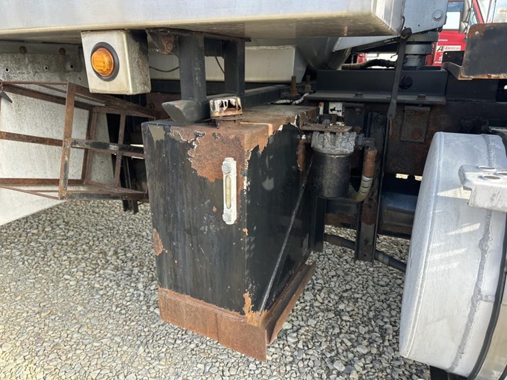 2005-kenworth-t800-image-34