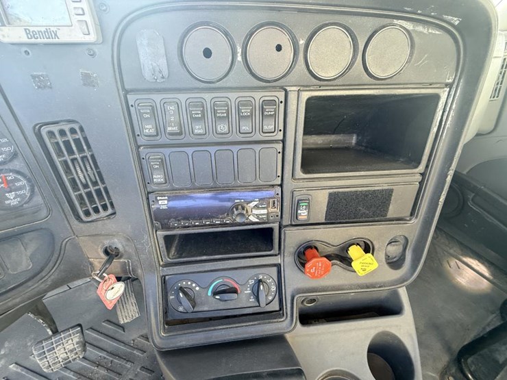 2017-international-prostar-image-70