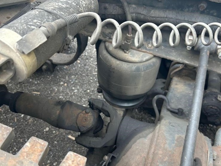 peterbilt-384-image-8