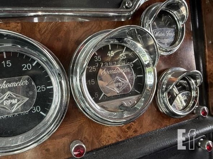 2002-peterbilt-379-image-37