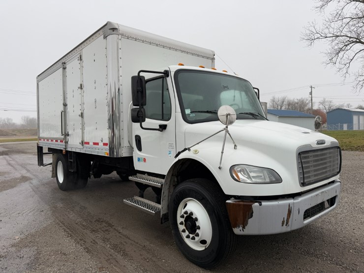 freightliner-m2-106-image-1