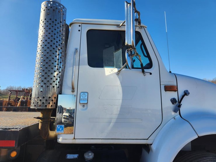 international-8100-image-23