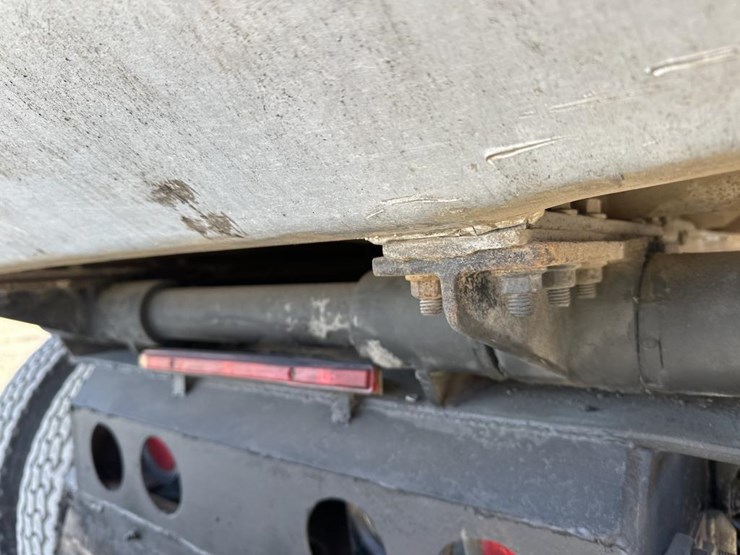 2017-international-hx615-image-41