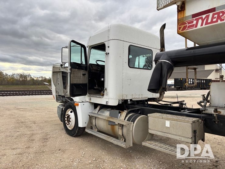 freightliner-fld112-image-74