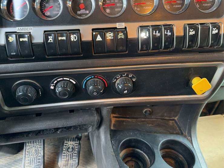 2010-kenworth-t800-image-99