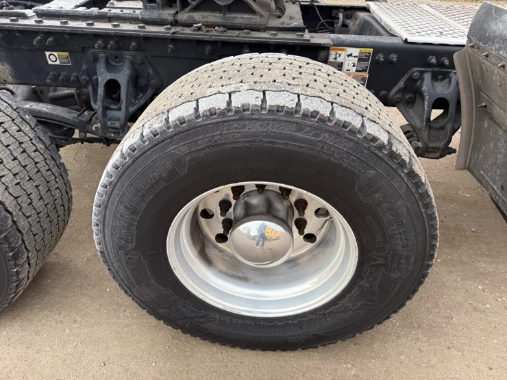 2020-kenworth-t680-image-13