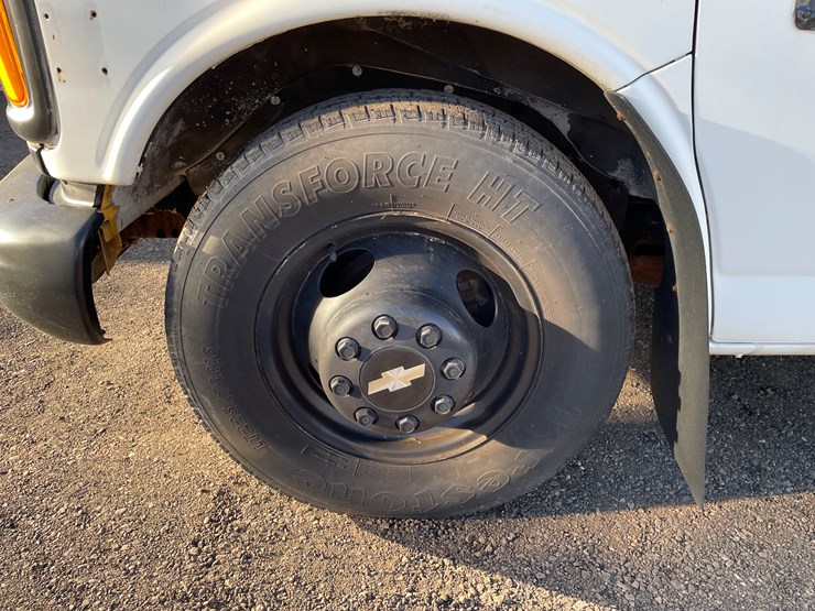 #1071-•-1999-chevy-short-bus-(has-wi-title)-image-11