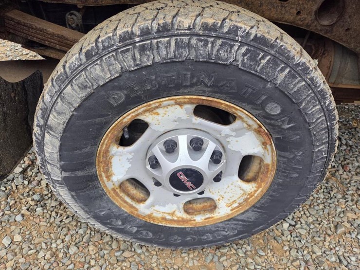 2011-gmc-2500-image-64