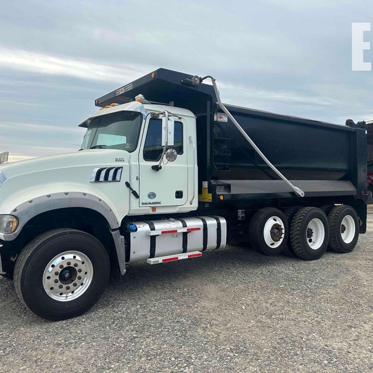 2017 MACK GRANITE GU713