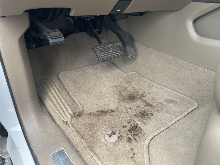 2019-chevrolet-suburban-image-30