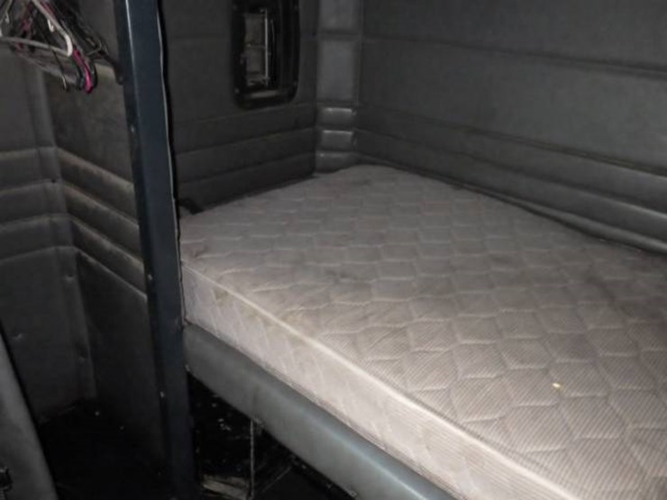 1994-peterbilt-378-image-21