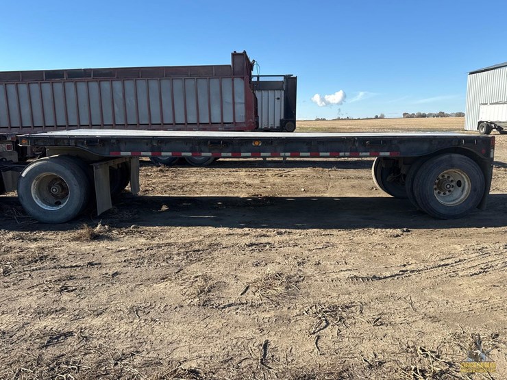 1962-peerless-24'-flatbed-trailer-image-2