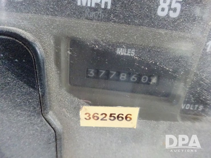 2003-international-8100-image-86