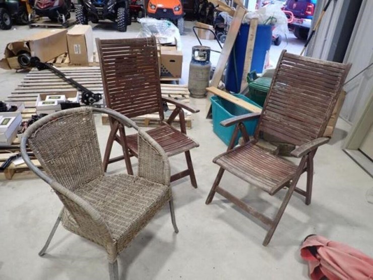 qty-of-(2)-wooden-folding-chairs-image-5