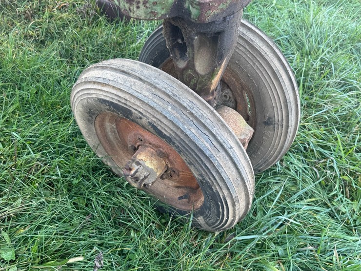 john-deere-b-image-4