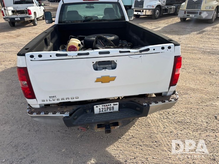 2010-chevrolet-silverado-2500hd-image-33