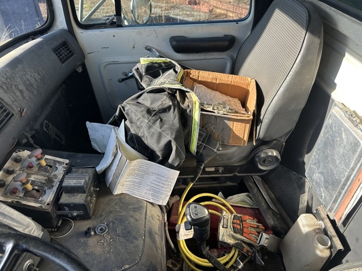 1990-ford-l9000-image-44