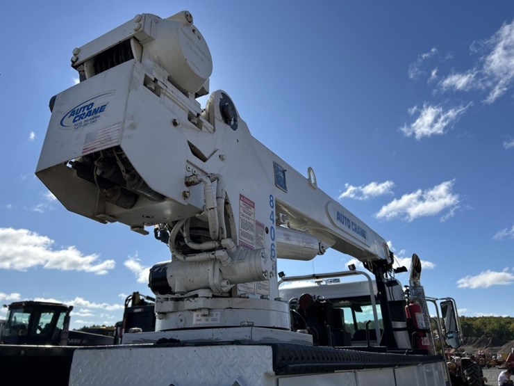 2017-peterbilt-337-image-38