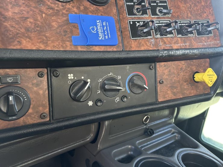 2005-kenworth-t800-image-63