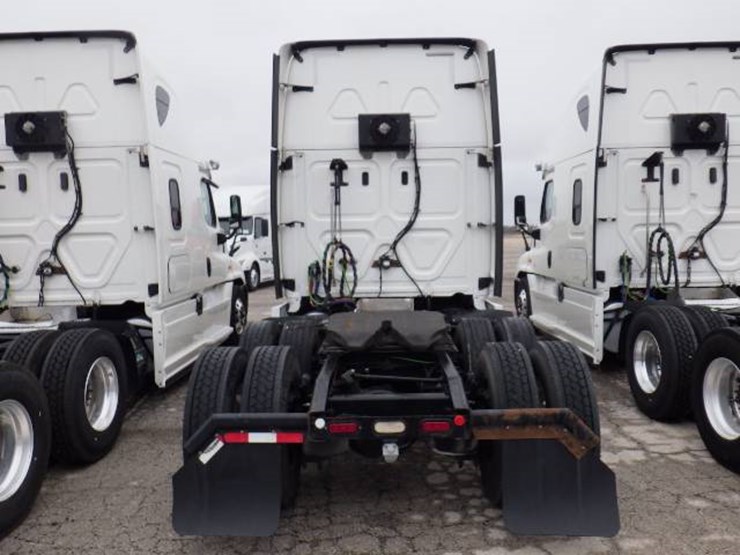 freightliner-cascadia-125-image-11