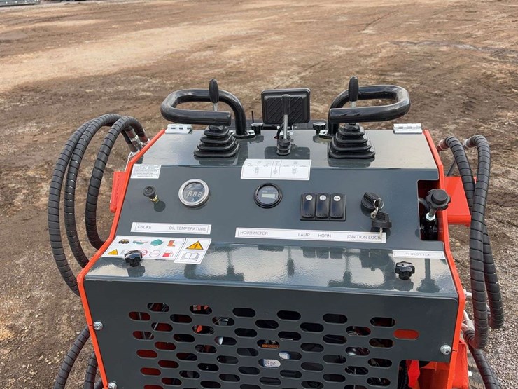 landhero-mini-stand-on-skid-loader-image-13