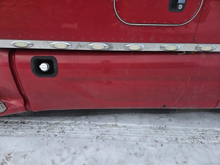 2017-peterbilt-579-image-14