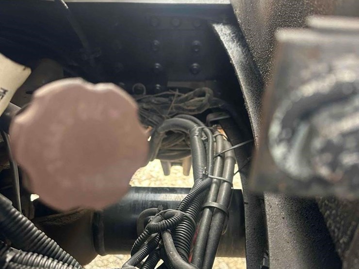 2017-mack-granite-gu713-image-18