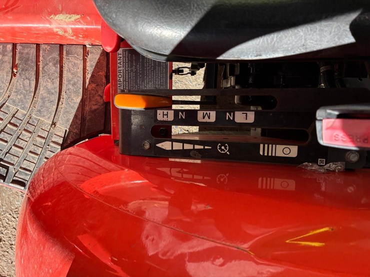 2022-kubota-l3902hst-image-29