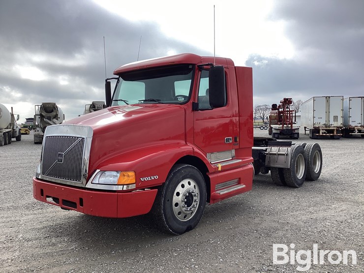 2002-volvo-vnl-t/a-truck-tractor-image-1