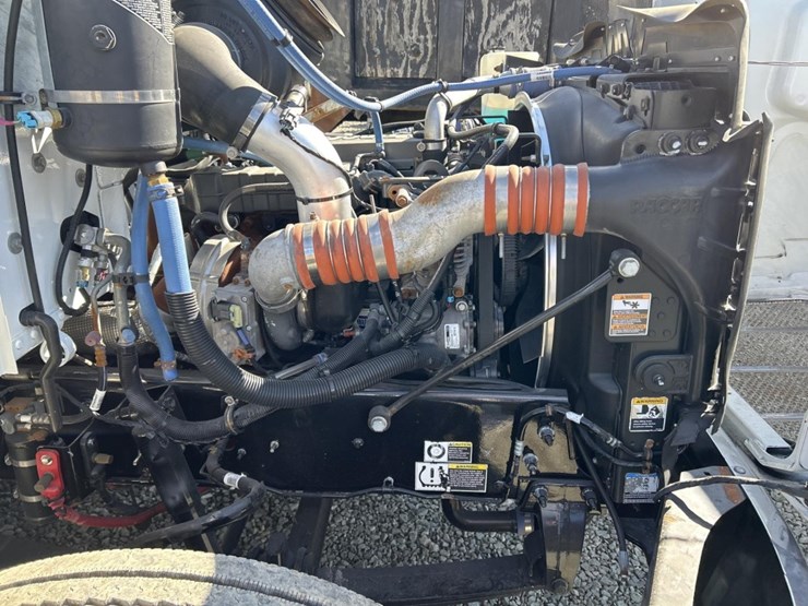 2017-peterbilt-337-image-83