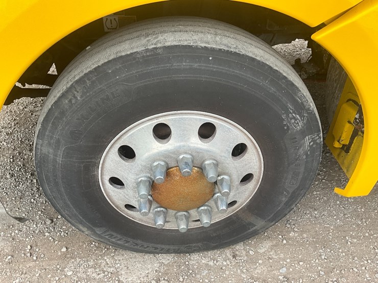 2020-kenworth-t680-image-12