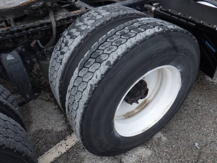 freightliner-cascadia-126-image-7