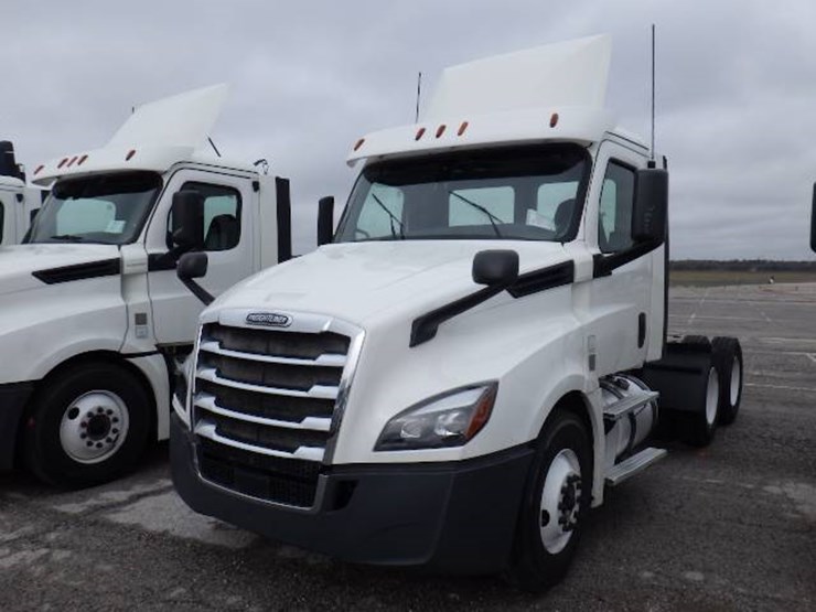 2018-freightliner-cascadia-126-image-1