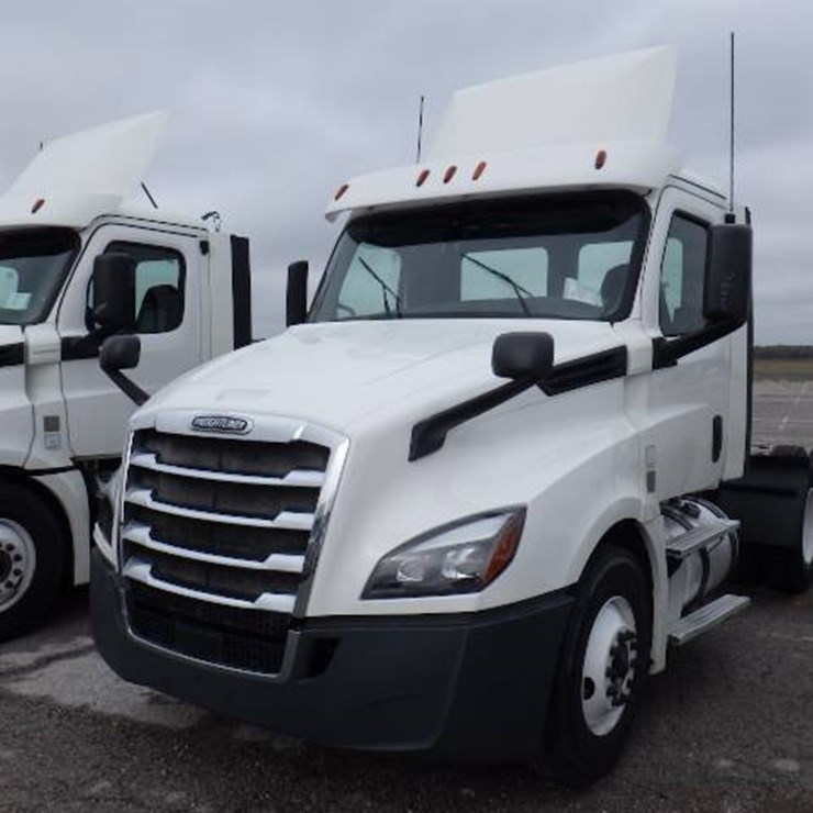 2018 FREIGHTLINER CASCADIA 126