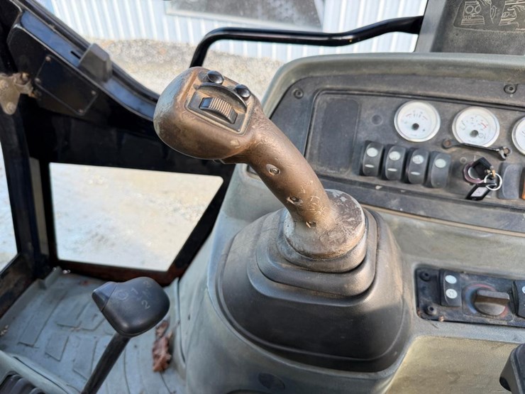 caterpillar-420d-image-32