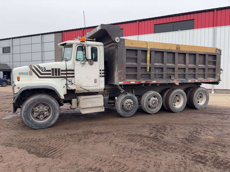 1996-international-5000-image-1