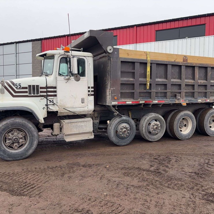 1996 INTERNATIONAL 5000