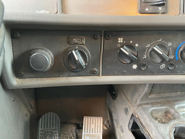 2015-kenworth-t270-image-35