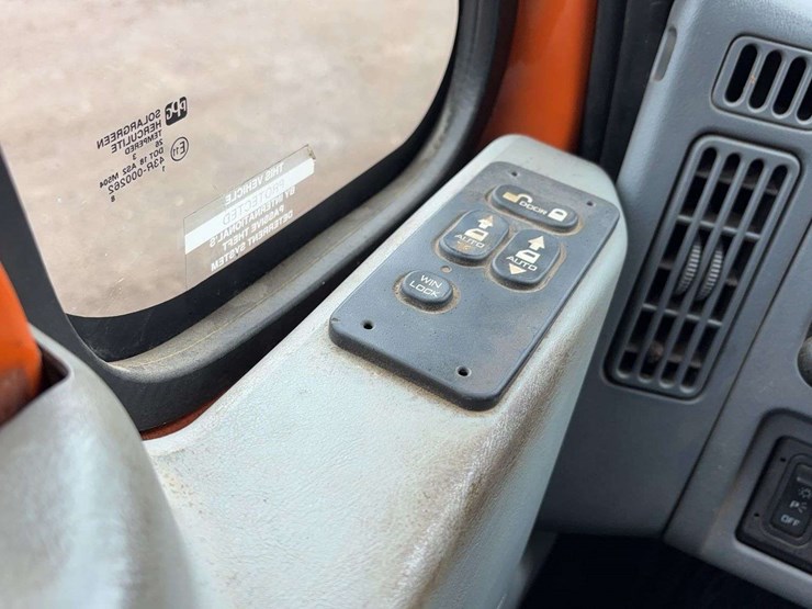 2004-international-7400-image-47