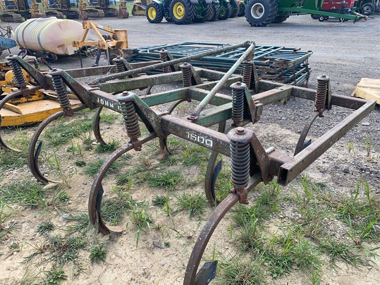 john-deere-3pt-chisel-plow-image-3