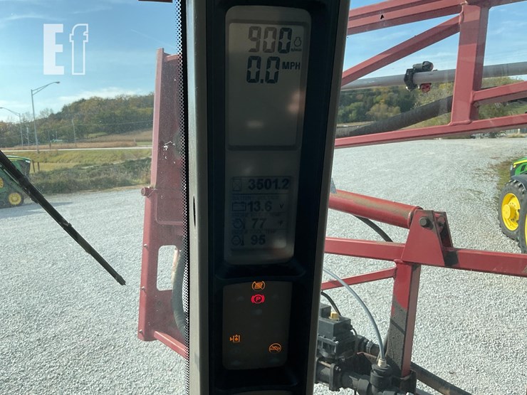 case-ih-patriot-3330-image-58