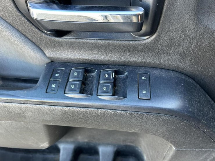 2015-chevrolet-silverado-2500hd-image-114