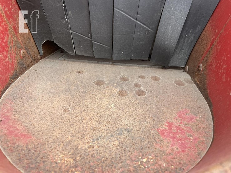 new-holland-354-image-19